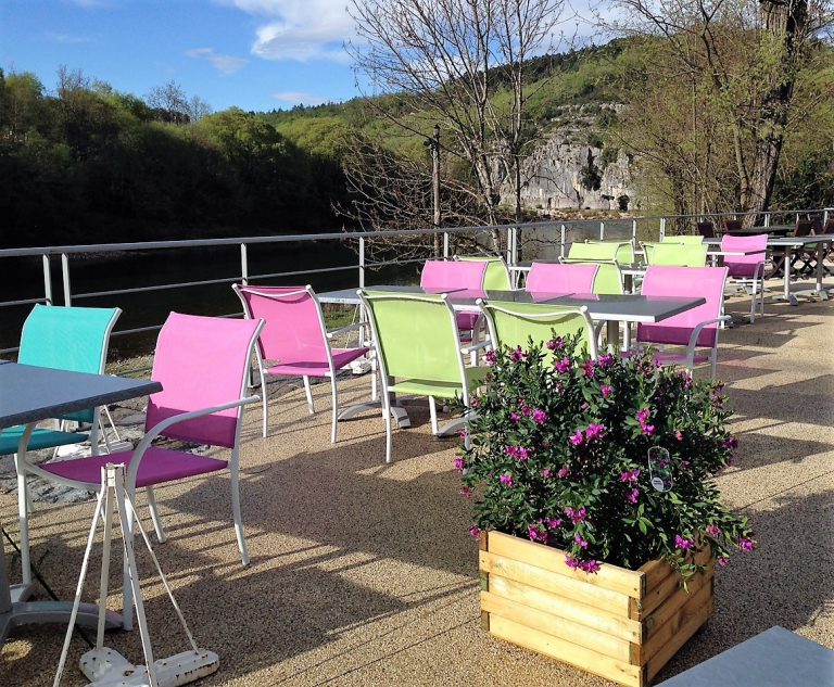 Camping Mazet Plage Ardeche terras 768x633