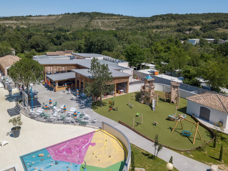 Yelloh village soleil vivarais camping Adreche speeltuin 768x576
