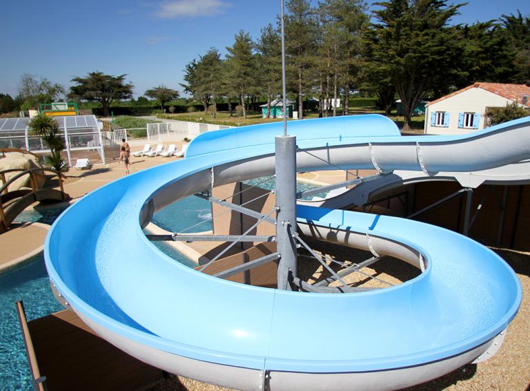 Camping la Renaudiere glijbanen 768x566