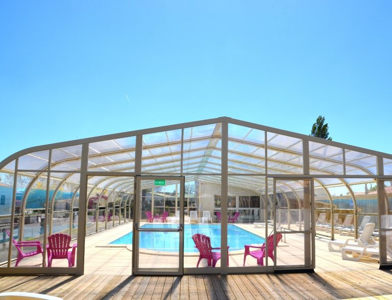 Camping Les Logeries Vendee overdekt zwembad 768x589
