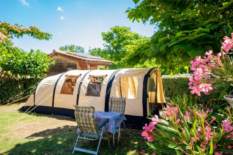 Camping Les Cerisiers du Jaur staanplaats 768x512