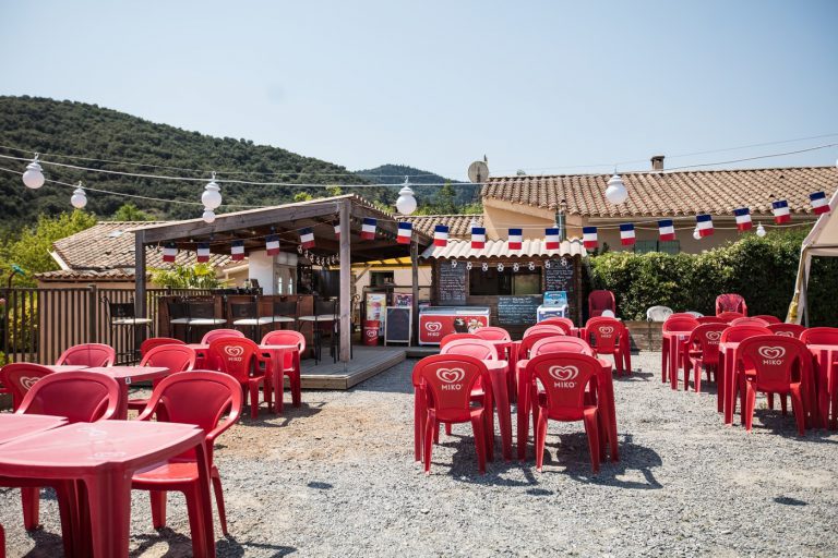 Camping Les Cerisiers du Jaur terras 768x512