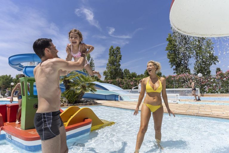 Camping Sandaya Riviera d Azur waterspeeltuin 768x512
