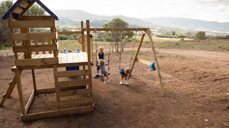 Boerencamping Figari Corsica speeltuin 768x429