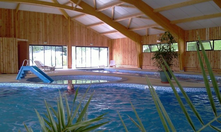 Camping Beauregard Jura overdekt zwembad 768x461