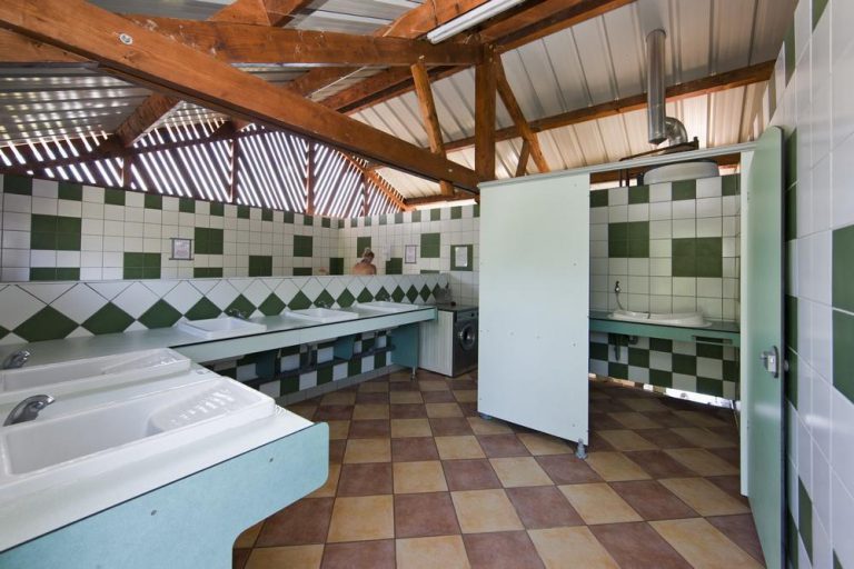 Camping Beauregard Jura sanitair 768x512