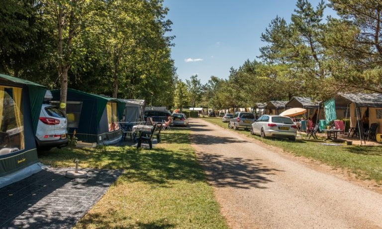 Camping Beauregard Jura tent huren 768x461