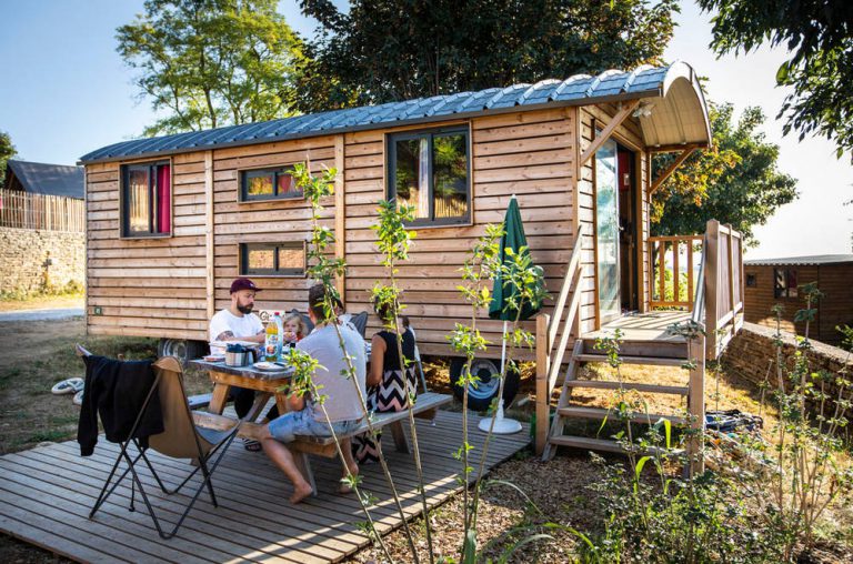 Camping Huttopia Meursault Pipowagen huren 768x508