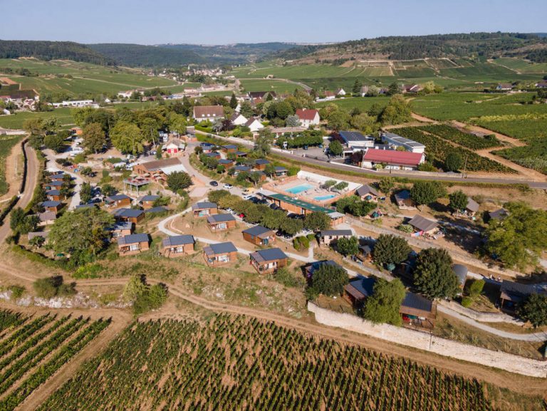 Camping Huttopia Meursault ligging 768x577
