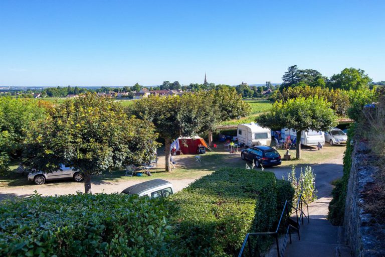 Camping Huttopia Meursault staanplaatsen 768x512