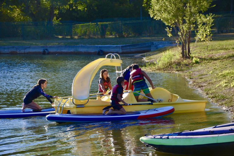 Camping Le Fil de L Eau aan een meer 768x512