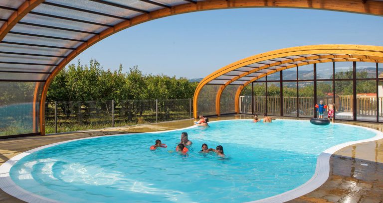 Camping Le Soleil Fruite overdekt zwembad 768x408