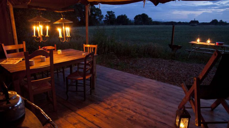 Camping La Ferme de La Moriciere terras avond 768x429