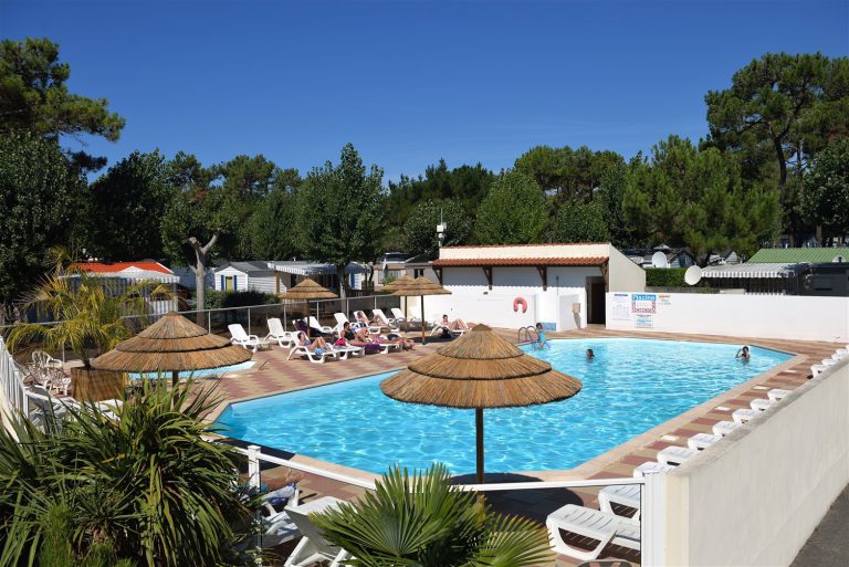 Camping La Conge Vendee zwembad 2 768x513