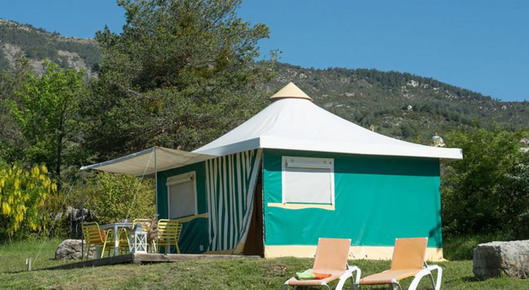 tente trappeur exterieur 1200x659 1 768x422