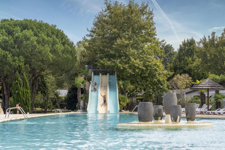 000008377991 768x512