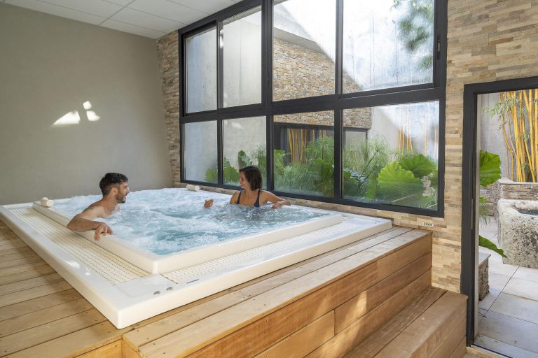 000008378011 768x512