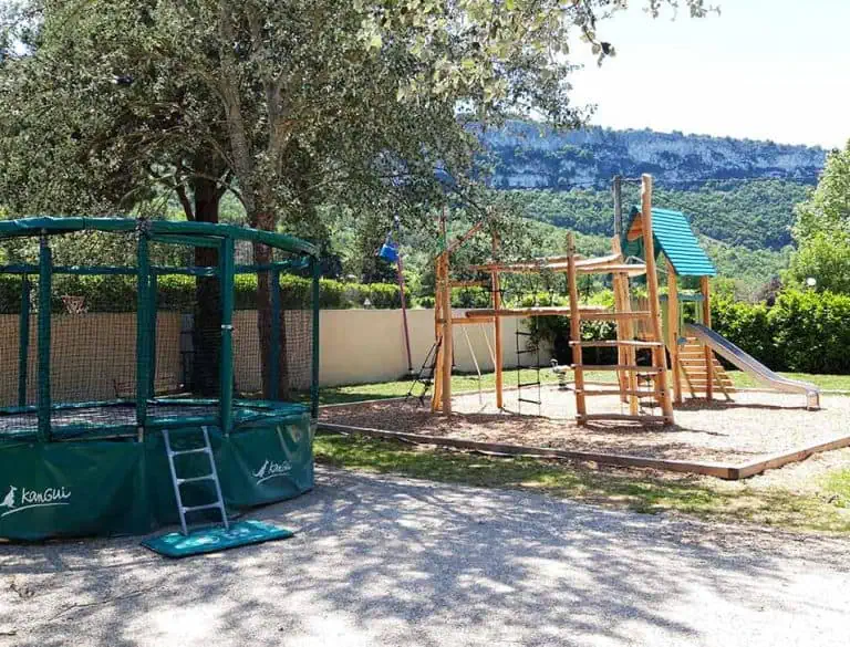 00000973015 1 768x585