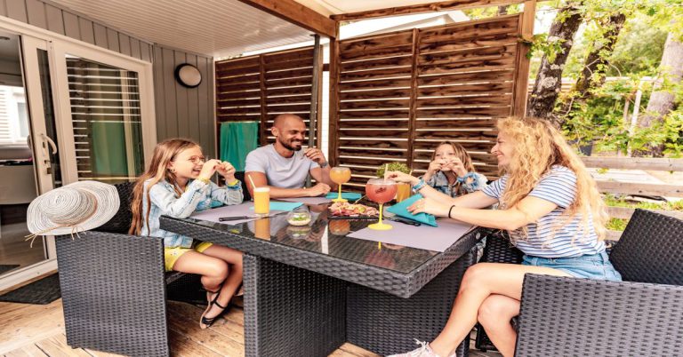 000010479151 768x402