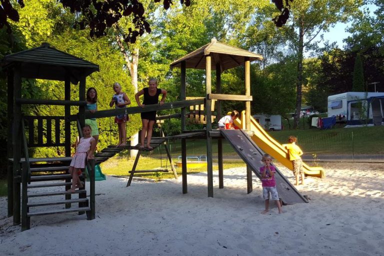 000006979421 768x512