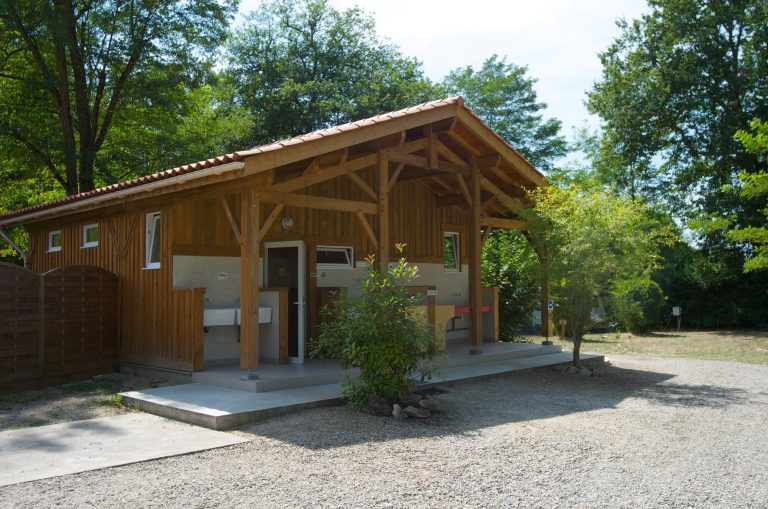 000002562421 768x509