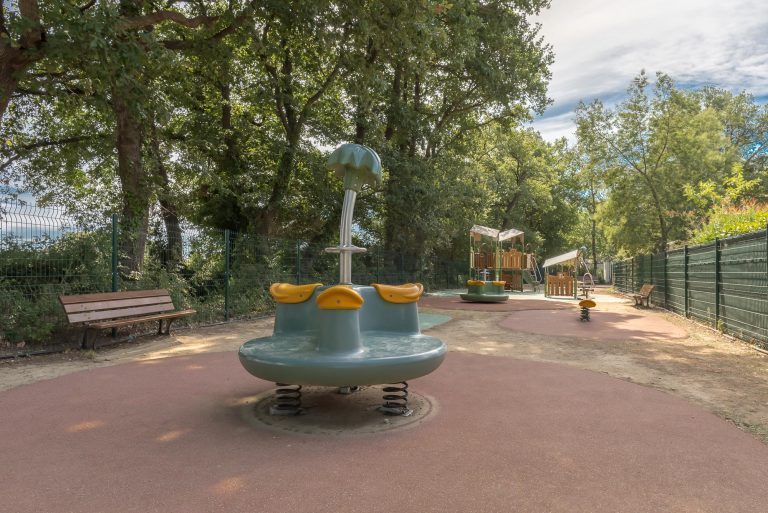 000008261281 768x513