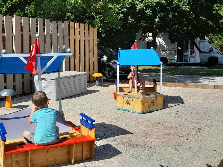 000010207331 768x576