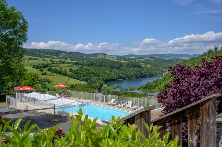 000009405641 768x511