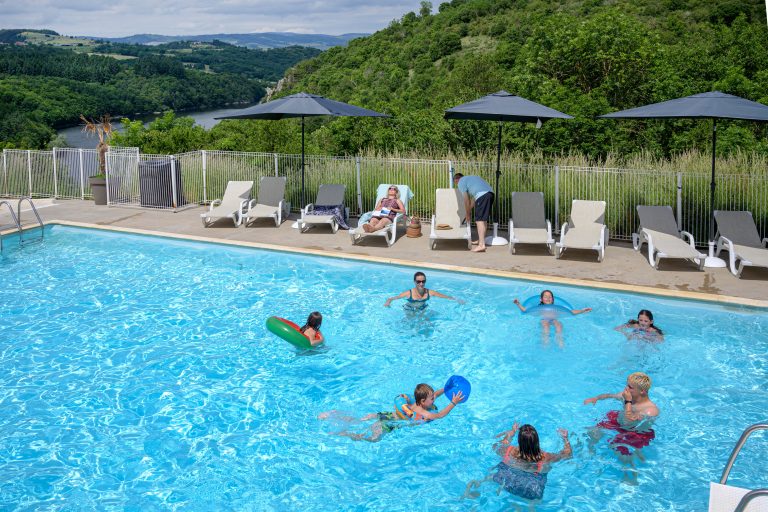 000010210381 768x512